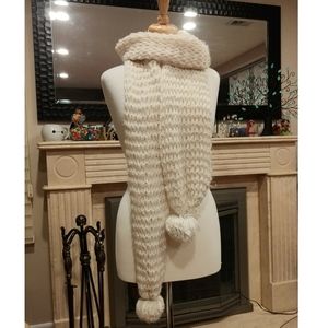 h&m knit scarf with pompoms